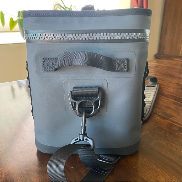 Yeti - Picture 4 of 8